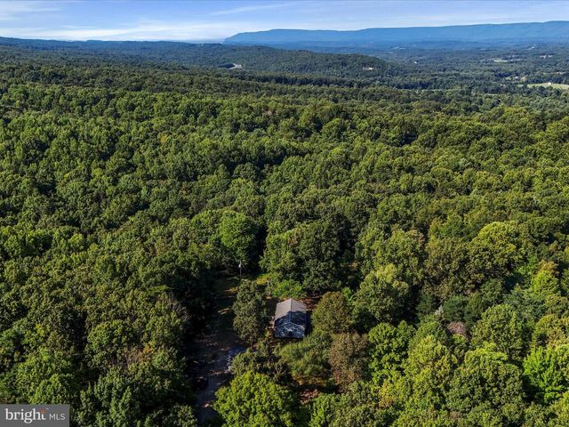 1840 SHADE LN, Berkeley Springs, WV 25411