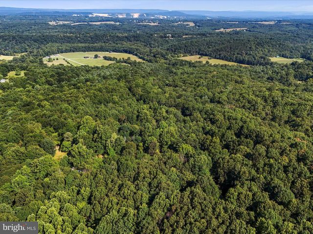 1840 SHADE LN, Berkeley Springs, WV 25411