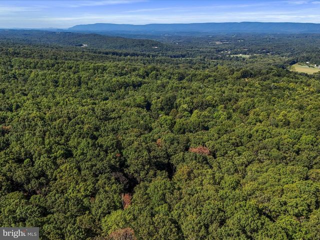 1840 SHADE LN, Berkeley Springs, WV 25411