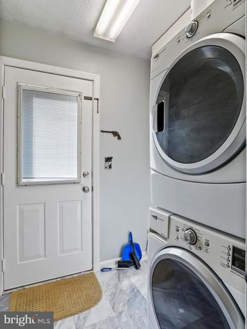 1840 SHADE LN, Berkeley Springs, WV 25411