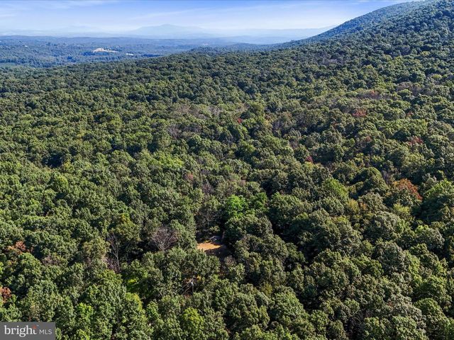 1840 SHADE LN, Berkeley Springs, WV 25411