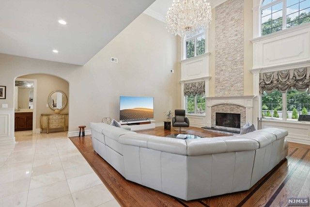 5 Sipporta Lane, Paramus, NJ 07652