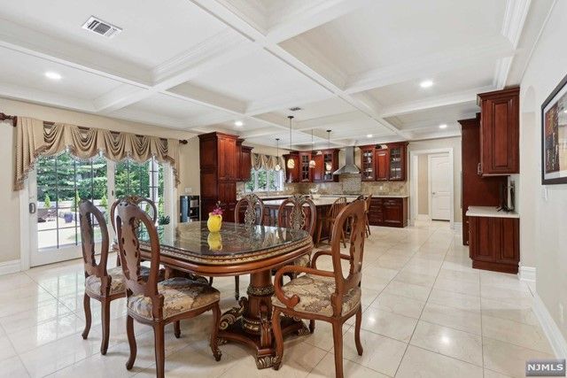 5 Sipporta Lane, Paramus, NJ 07652