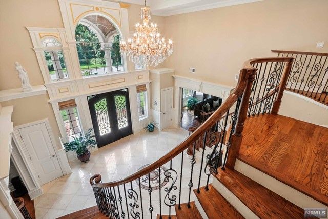 5 Sipporta Lane, Paramus, NJ 07652