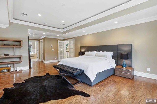 5 Sipporta Lane, Paramus, NJ 07652