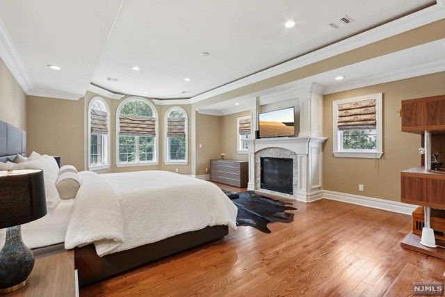 5 Sipporta Lane, Paramus, NJ 07652