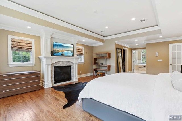 5 Sipporta Lane, Paramus, NJ 07652