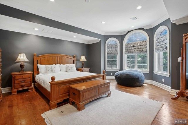 5 Sipporta Lane, Paramus, NJ 07652