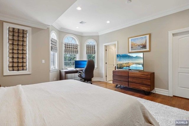 5 Sipporta Lane, Paramus, NJ 07652