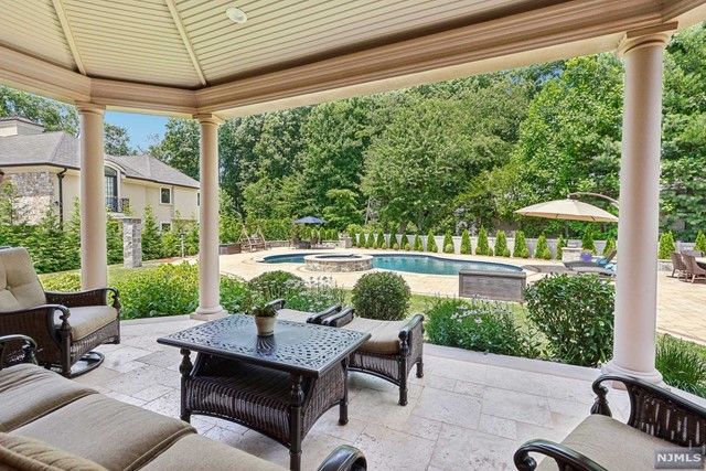 5 Sipporta Lane, Paramus, NJ 07652