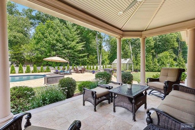 5 Sipporta Lane, Paramus, NJ 07652