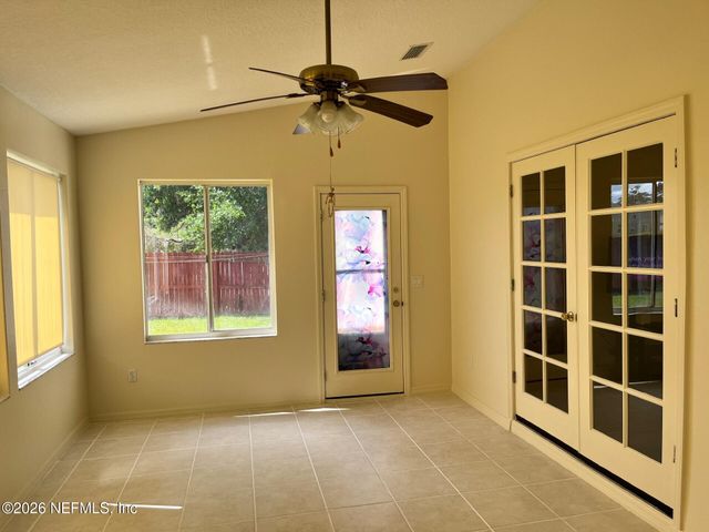 203 VILLAGE Drive, Welaka, FL 32193