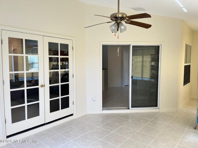 203 VILLAGE Drive, Welaka, FL 32193