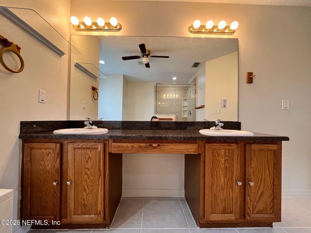 203 VILLAGE Drive, Welaka, FL 32193