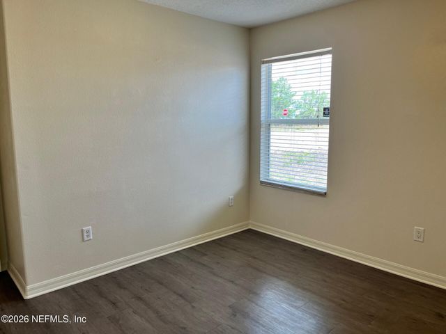 203 VILLAGE Drive, Welaka, FL 32193