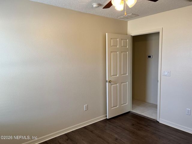203 VILLAGE Drive, Welaka, FL 32193