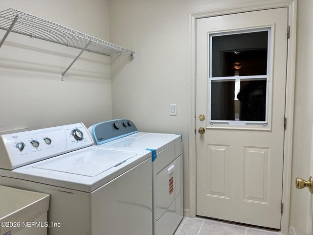 203 VILLAGE Drive, Welaka, FL 32193