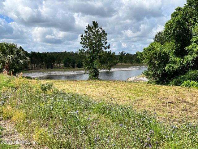 203 VILLAGE Drive, Welaka, FL 32193