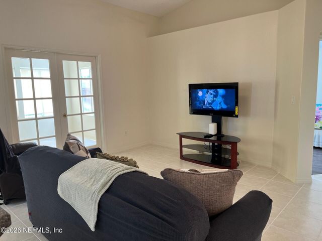 203 VILLAGE Drive, Welaka, FL 32193