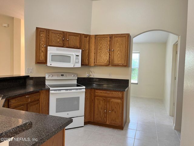 203 VILLAGE Drive, Welaka, FL 32193