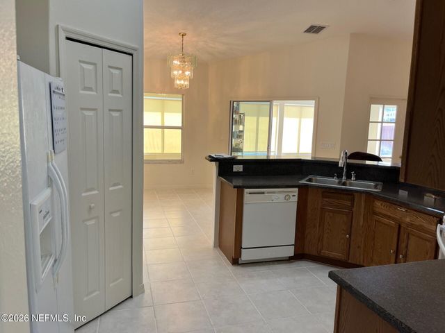 203 VILLAGE Drive, Welaka, FL 32193