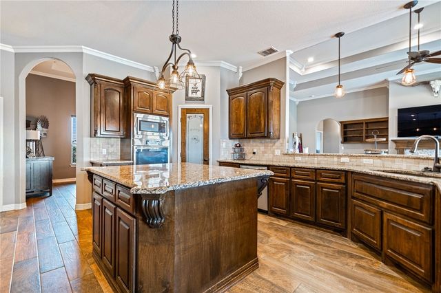 6718 Wesley Way, Corpus Christi, TX 78415