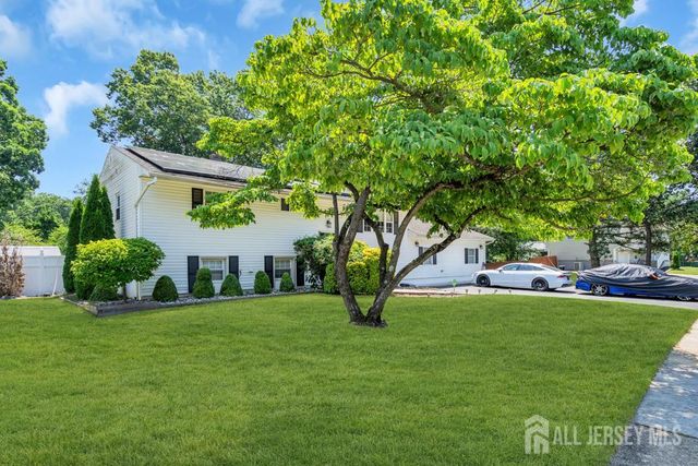 14 Arlington Drive, Howell, NJ 07731
