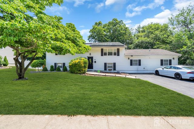 14 Arlington Drive, Howell, NJ 07731