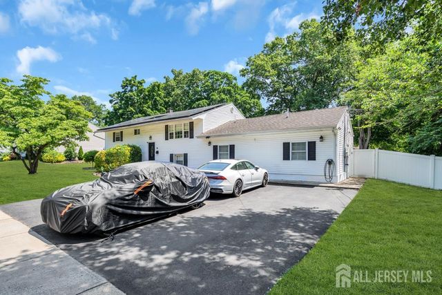 14 Arlington Drive, Howell, NJ 07731