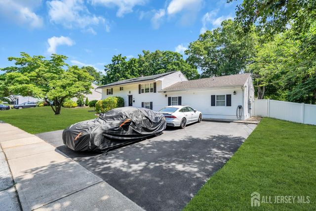 14 Arlington Drive, Howell, NJ 07731