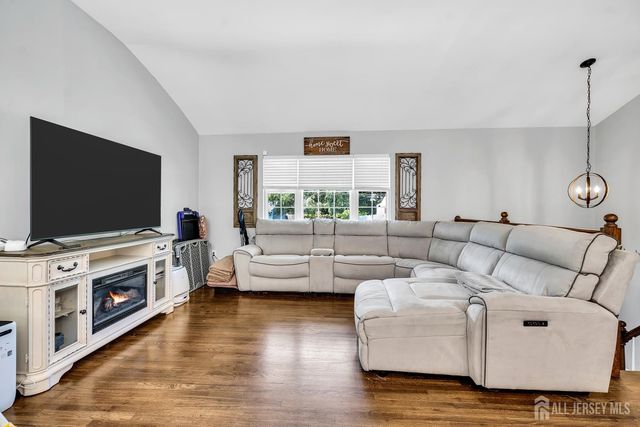 14 Arlington Drive, Howell, NJ 07731
