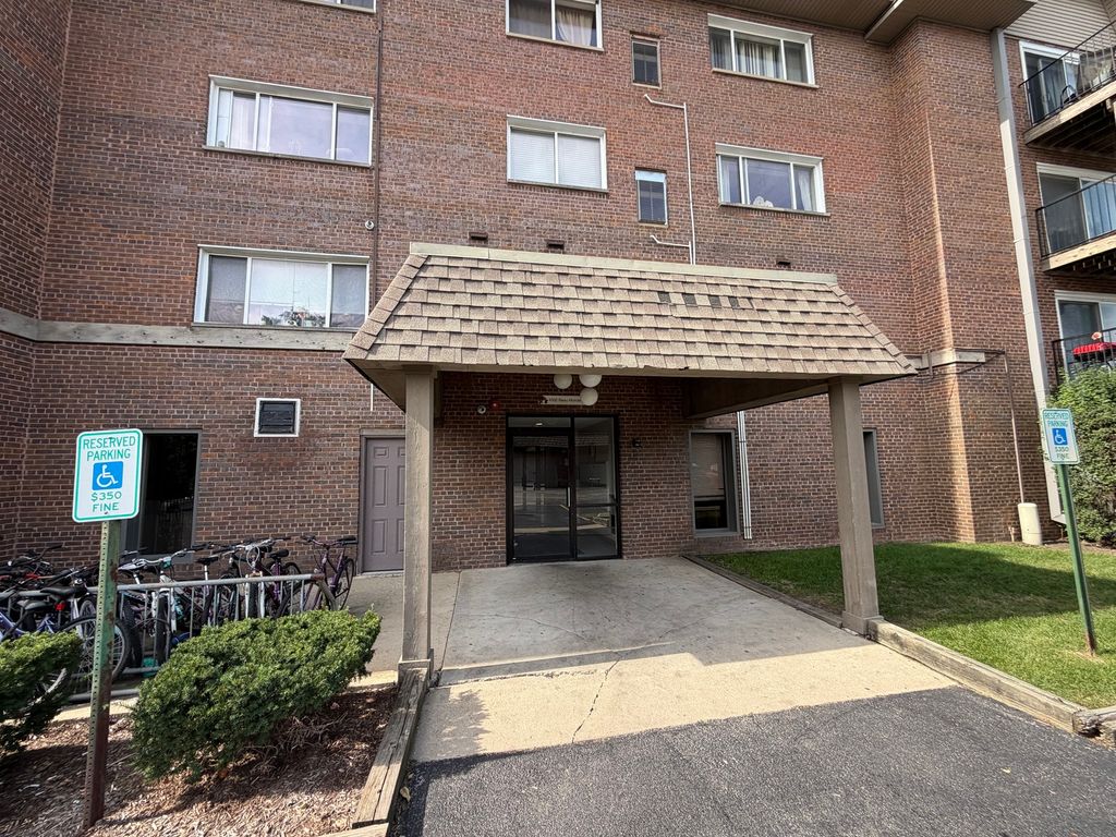 4500 BEAU MONDE Drive 204, Lisle, IL 60532 — exterior