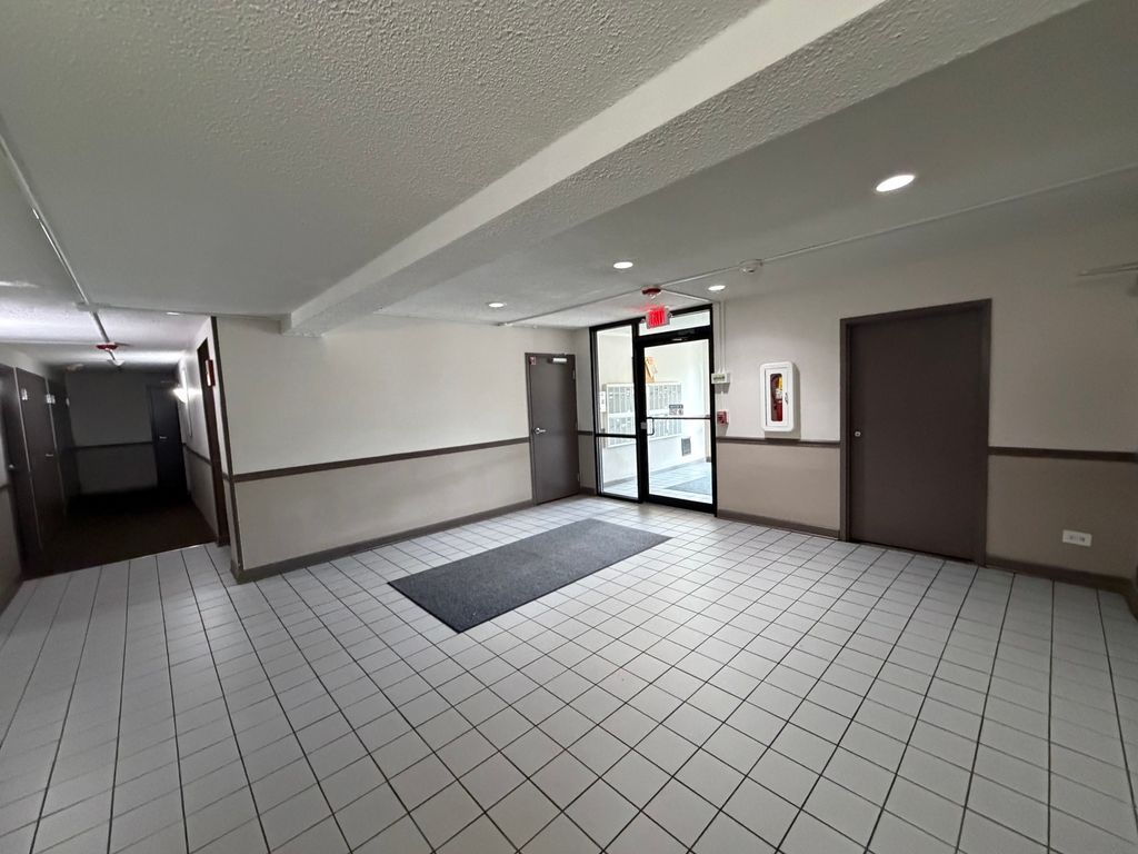 4500 BEAU MONDE Drive 204, Lisle, IL 60532 — photo 3