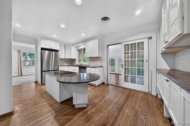6611 Cottonwood Knoll Court, West Bloomfield, MI 48322