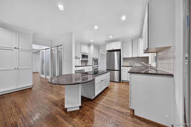 6611 Cottonwood Knoll Court, West Bloomfield, MI 48322