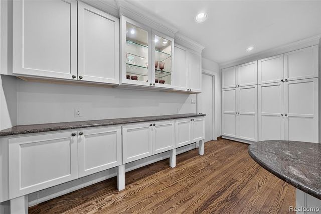 6611 Cottonwood Knoll Court, West Bloomfield, MI 48322