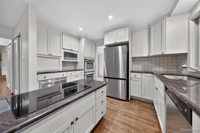 6611 Cottonwood Knoll Court, West Bloomfield, MI 48322