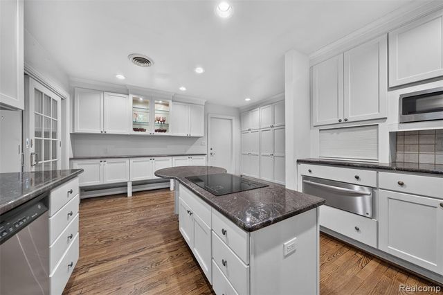 6611 Cottonwood Knoll Court, West Bloomfield, MI 48322