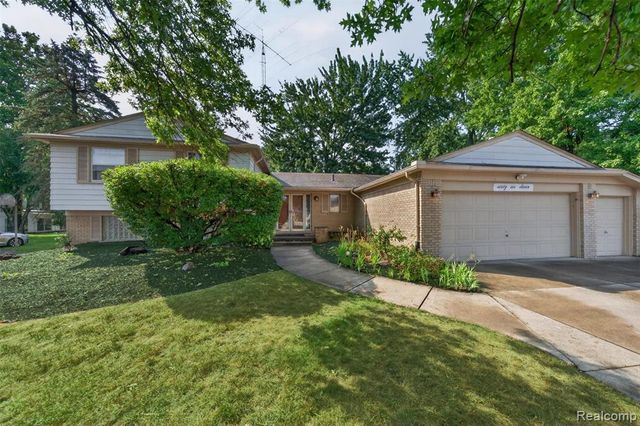 6611 Cottonwood Knoll Court, West Bloomfield, MI 48322