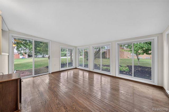 6611 Cottonwood Knoll Court, West Bloomfield, MI 48322