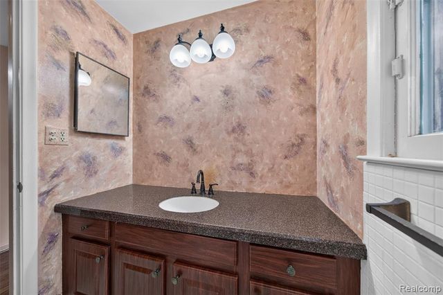 6611 Cottonwood Knoll Court, West Bloomfield, MI 48322