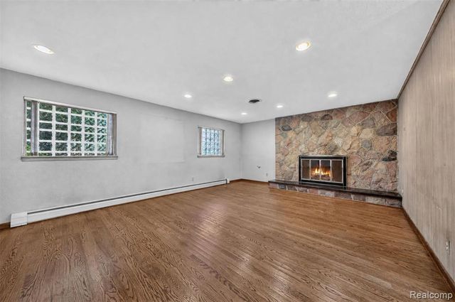 6611 Cottonwood Knoll Court, West Bloomfield, MI 48322