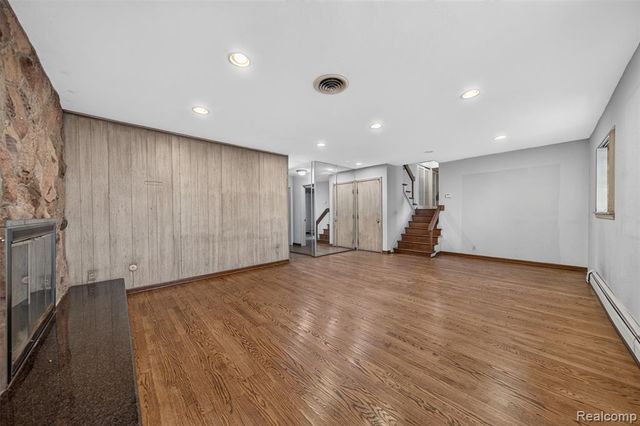 6611 Cottonwood Knoll Court, West Bloomfield, MI 48322
