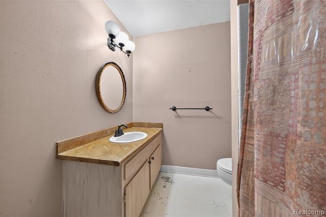 6611 Cottonwood Knoll Court, West Bloomfield, MI 48322