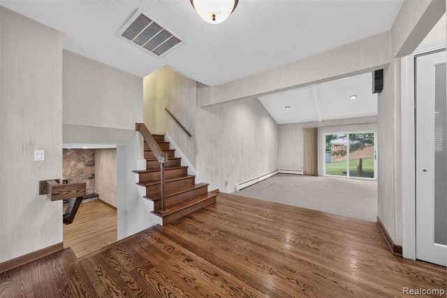 6611 Cottonwood Knoll Court, West Bloomfield, MI 48322
