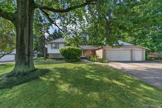 6611 Cottonwood Knoll Court, West Bloomfield, MI 48322