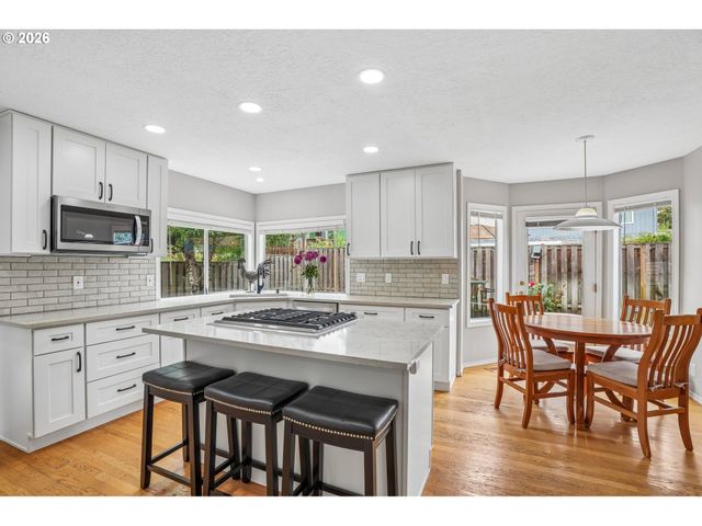 2133 Ne 166TH Dr, Portland, OR 97230