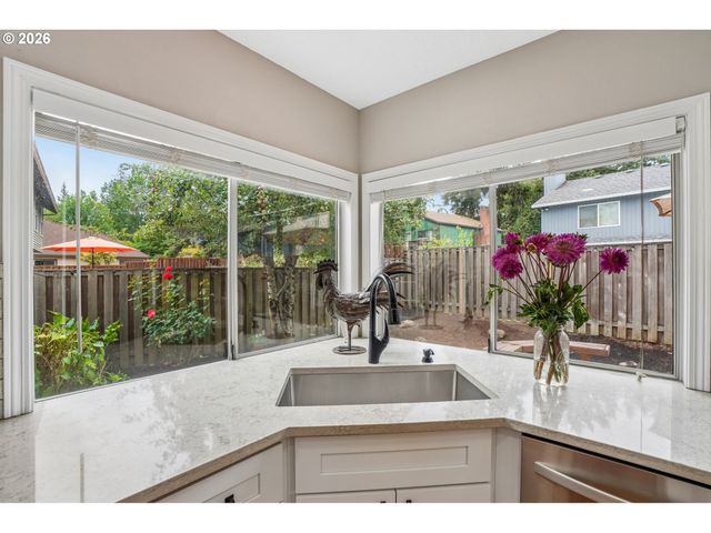 2133 Ne 166TH Dr, Portland, OR 97230