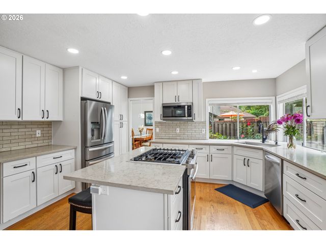 2133 Ne 166TH Dr, Portland, OR 97230