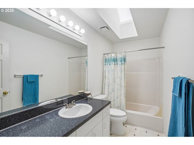 2133 Ne 166TH Dr, Portland, OR 97230